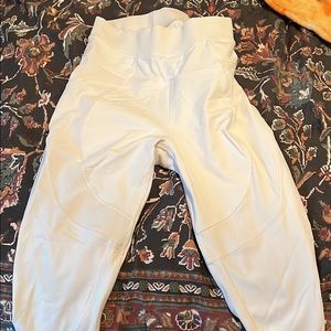 White lululemon leggings